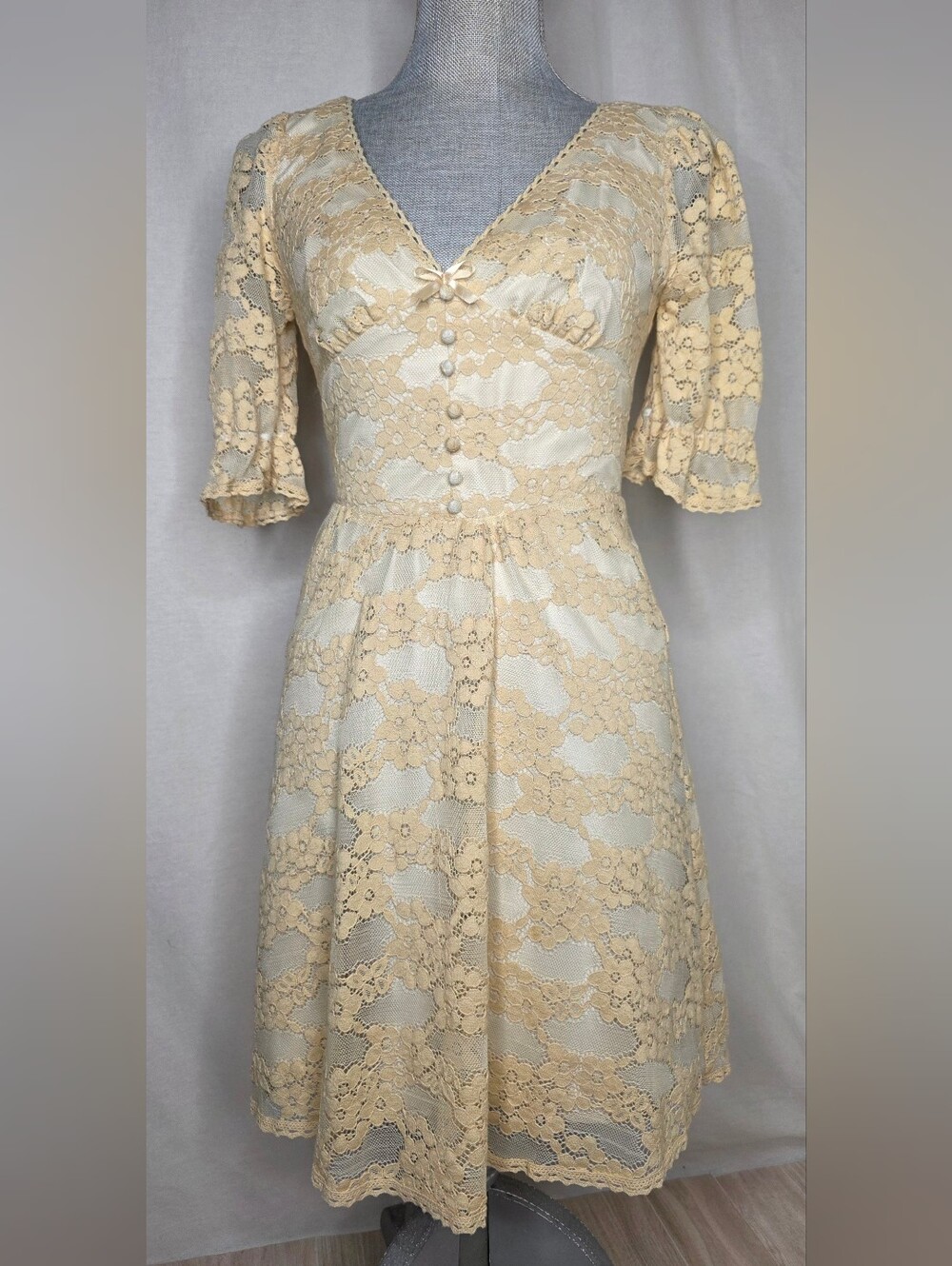 Betsey Johnson Cream Lace Midi Dress Y2K Vintage Sz 0